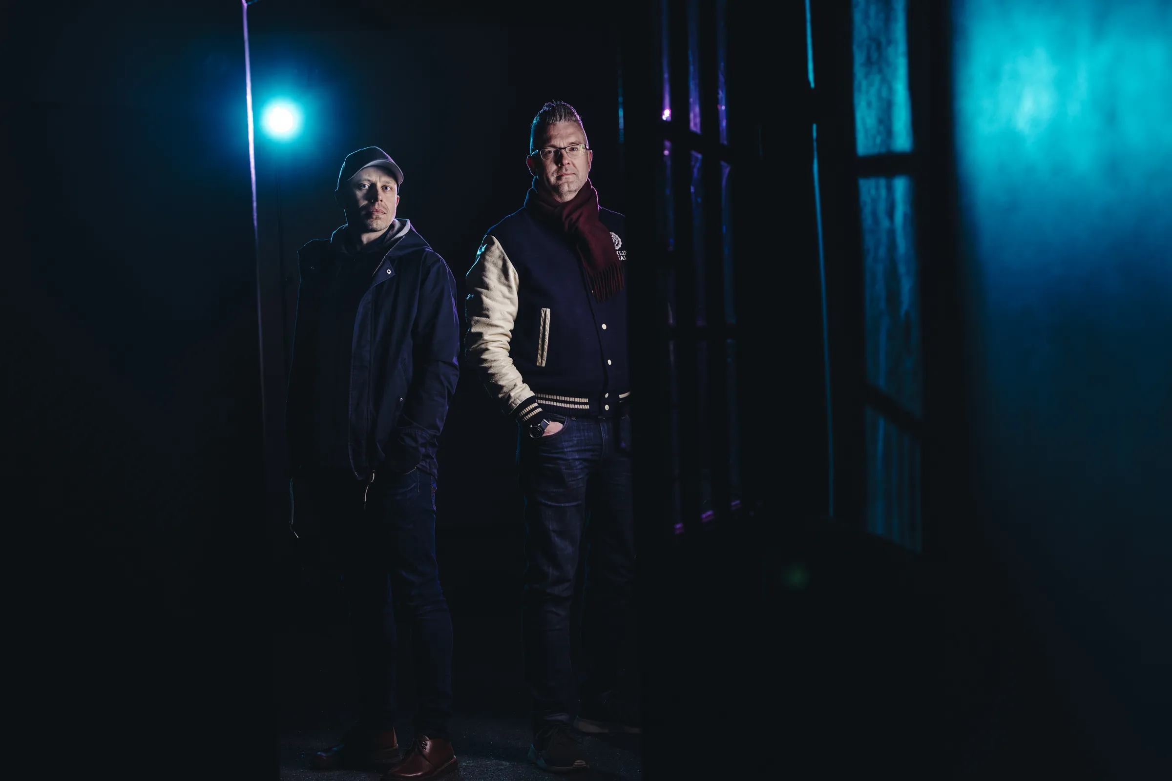 Ola Clarström and Lars Frisk in blue street light